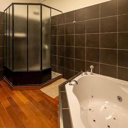 Loft Eiffel Unique Et Atypique, Au Coeur De Béziers